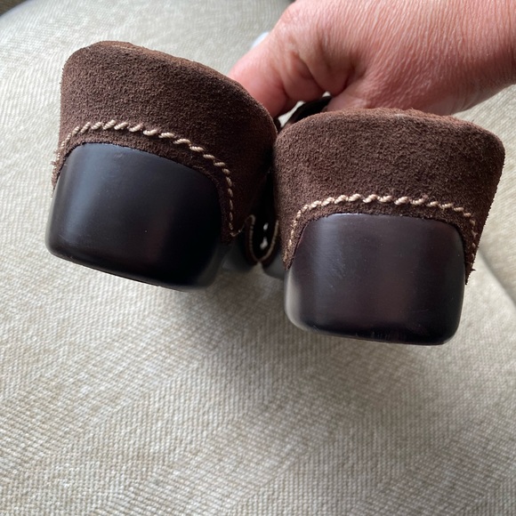 Bass Brown Suede Mule Clogs. Antique Brass and Leather Accents. Size 7M. - Picture 5 of 9
